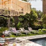 Villa De Charme Avec 5 Et Piscine Privee A *